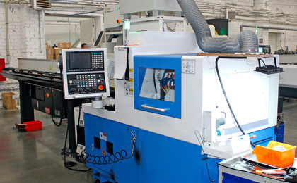 Автоматический токарный станок продольного точения